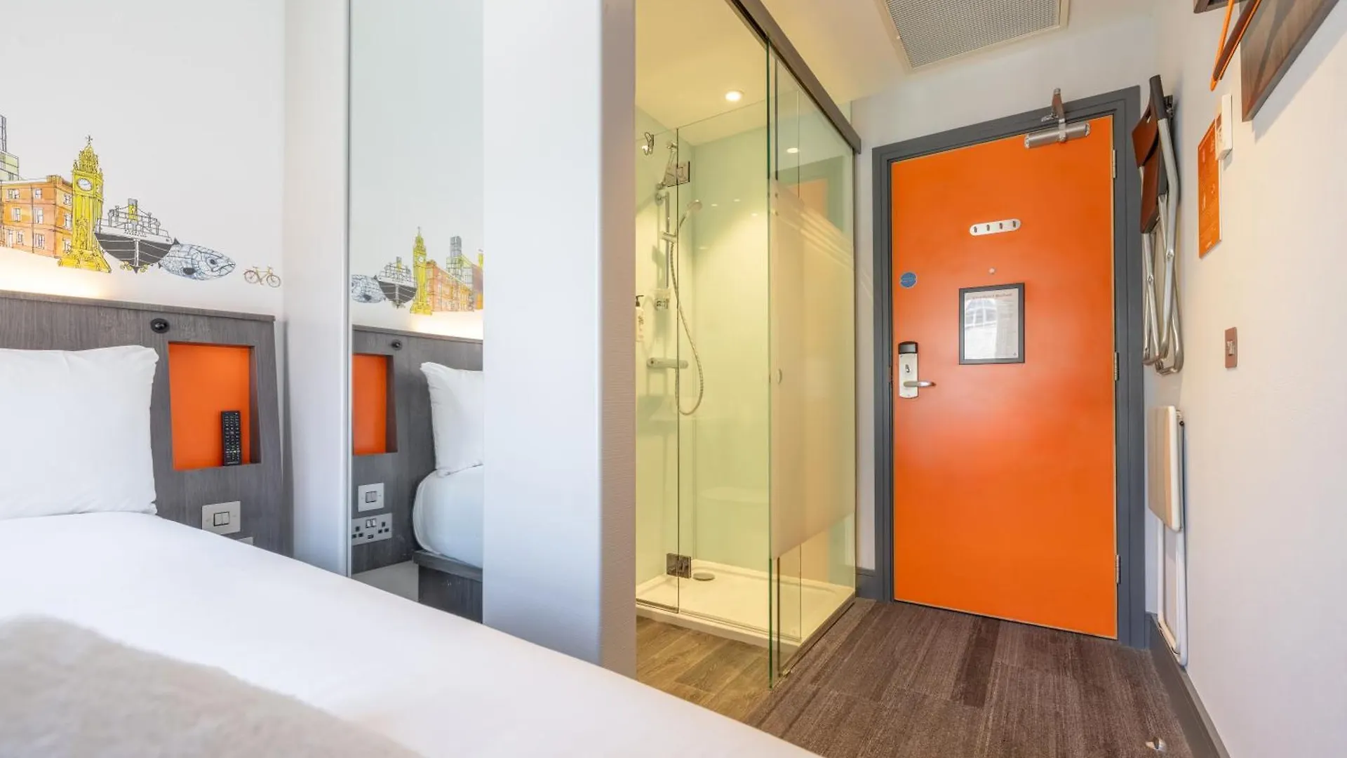 *** Hotel Easyhotel Belfast Reino Unido