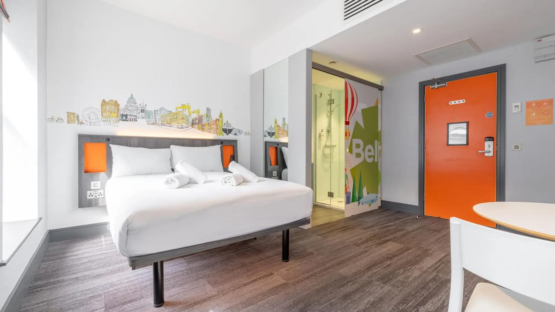 *** Hotel Easyhotel Belfast Reino Unido