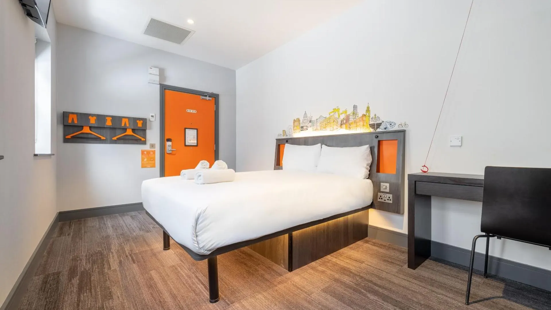 Easyhotel Belfast 3*,